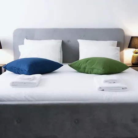 Downtown Twelve 3*